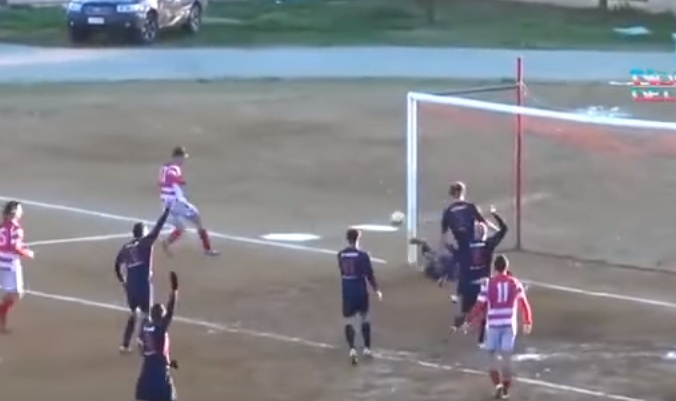Portieri që ndalë 5 goditje në 15 sekonda (Video)