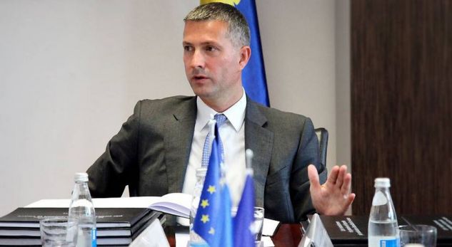 Çollaku: Nëse vërtet humbim territor, s’na duhen vizat