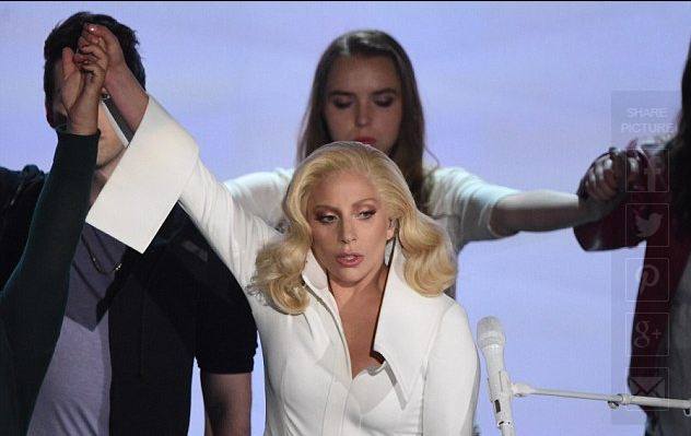 Lady Gaga i përlotë të ftuarit në Oscar