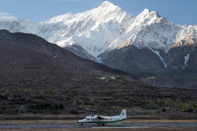 Gjenden mbetjet e avionit të zhdukur në Nepal