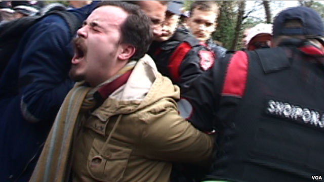 Tiranë: Dhunë dhe arrestime në protestën pro mjedisit