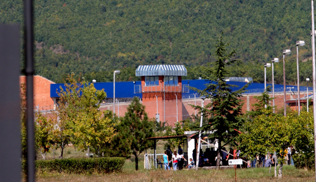 Arrestohet pasi tentoi të fusë 500 euro në Burgun e Dubravës