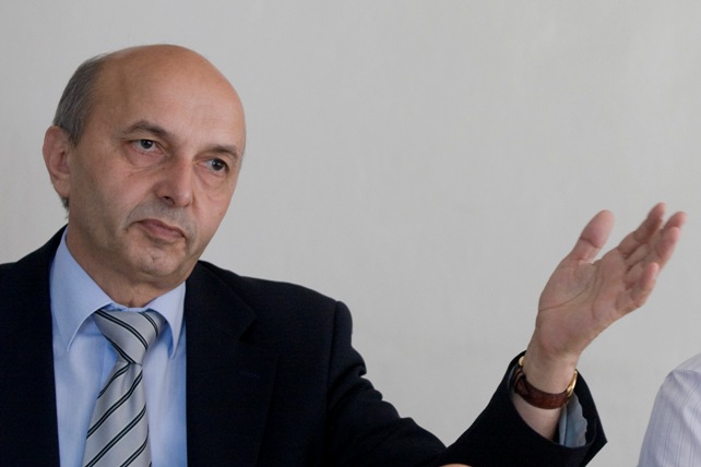 Mustafa paralajmëron konferencë shtypi