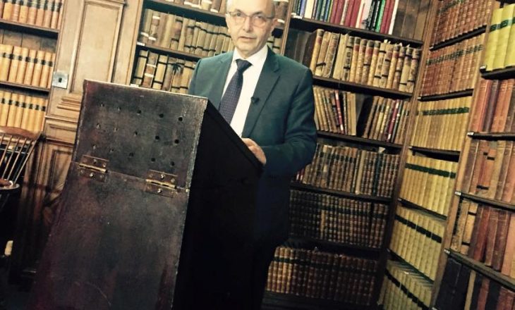 Isa Mustafa në Oxford ligjëron sesi përdoret Facebook-u