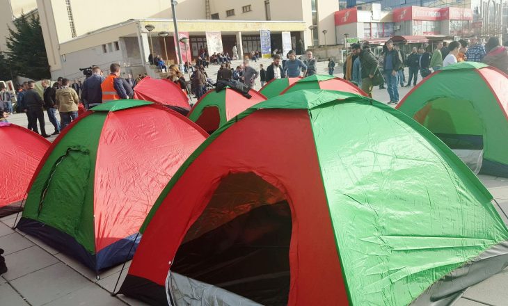Opozita, protesta 24 orë në ditë