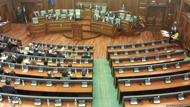 U rrezikohet mandati deputetëve të AAK-së e të Nismës