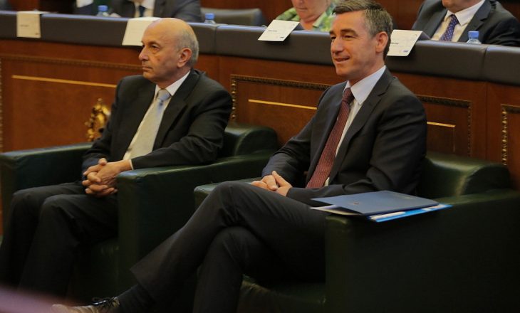 Shtohen kërkesat për riformatim të qeverisë