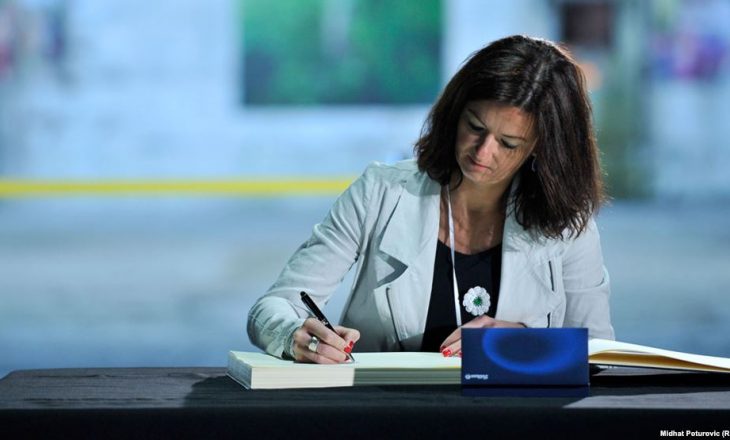 Fajon kritikohet se e shkroi serbisht kur iu referua Prishtinës