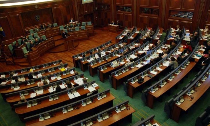 Vazhdon sot seanca e Kuvendit