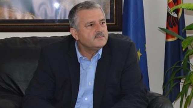 Veliu fyen përfaqësuesin e OJQ-së