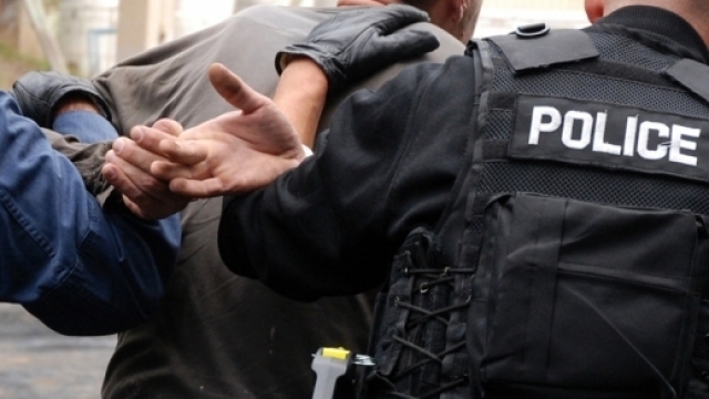 Sulm e kanosje ndaj zyrtarëve policorë