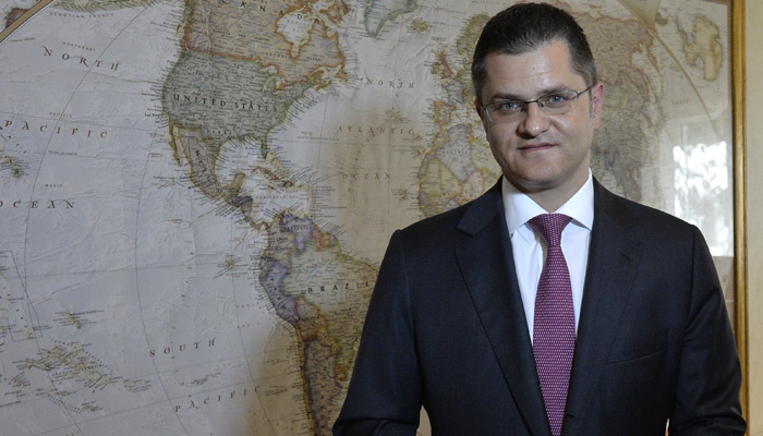 Serbi: Jeremiq kërkon dorëheqjen e Vuçiqit