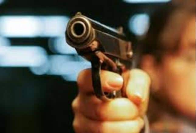 Një person kërcënohet me armë dhe i marrin 100 euro