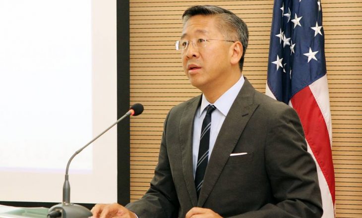 Ambasadori amerikan: Shqipëria, si Amerika në kohën e Al Kapones