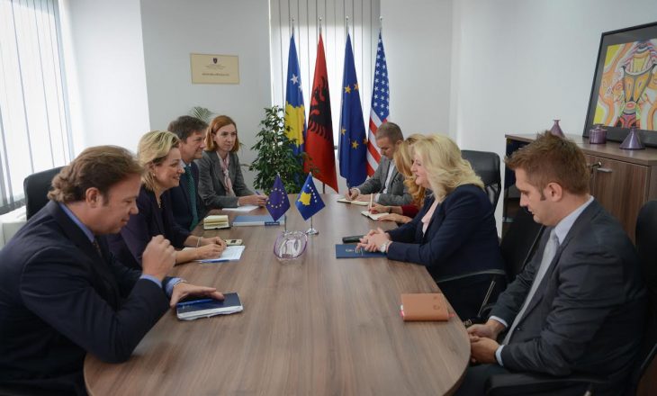 Apostolova kërkon përfshirjen e opozitës në dialogun me Serbinë