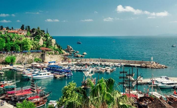 Pas heqjes së ndalesës, turistët rusë rikthehen në bregdetin turk