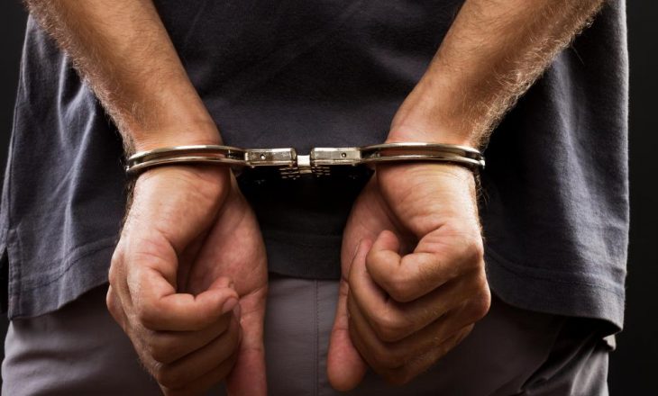 Arratisje spektakolare nga stacioni i policisë