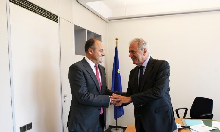 Hoxhaj premton se liberalizimi i vizave bëhet “së shpejti”