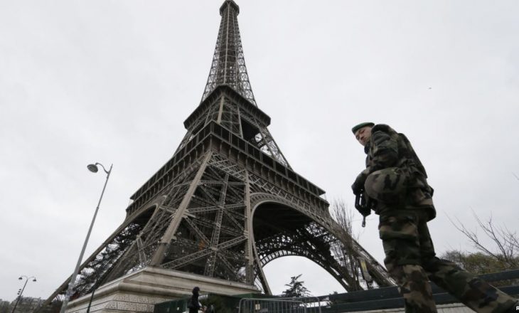 Fëmijët francezë i kthehen shkollës nën masa të reja të sigurisë