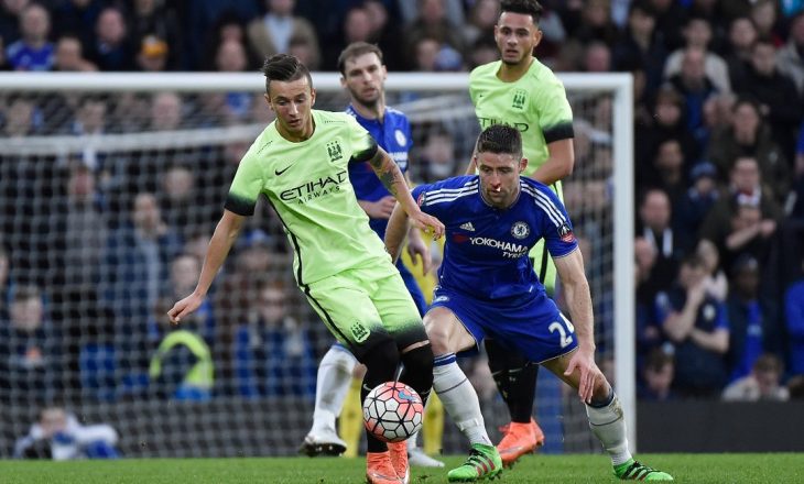 Bersant Celina privilegjohet dhe ngarkohet me presion tek Twente