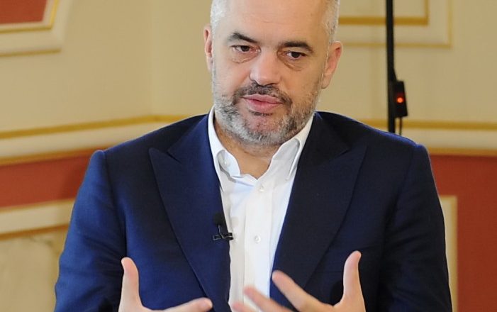 Imanuel Kant dhe Edi Rama me Robert Çamçakizin