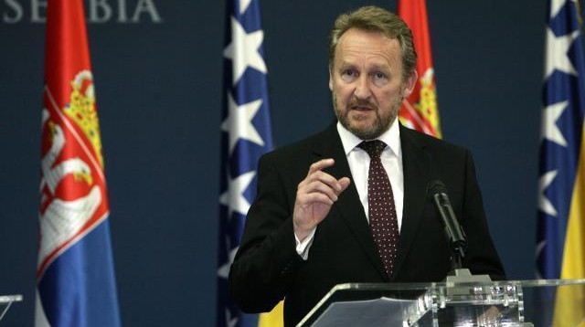 Izetbegoviq i çon “selam” Nikoliqit: Ti je serb, kjo është Bosnje