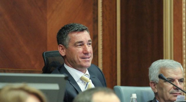 Përplasja mes Vetëvendosjes dhe RTK-së për Kadri Veselin