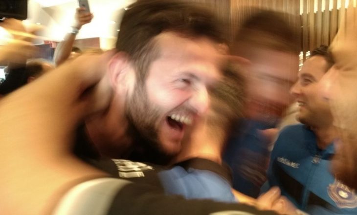 Festë në hotelin e përfaqësueses pas vendimit të FIFA-s