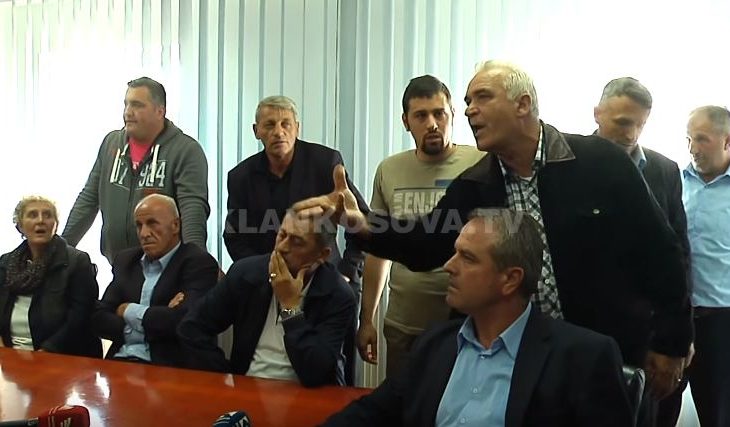 “Stacioni i Autobusëve” me dy drejtora, plas sherri mes punëtorëve