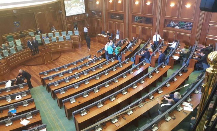 Në mungesë të korumit Kuvendi detyrohet të shkojë në pauzë