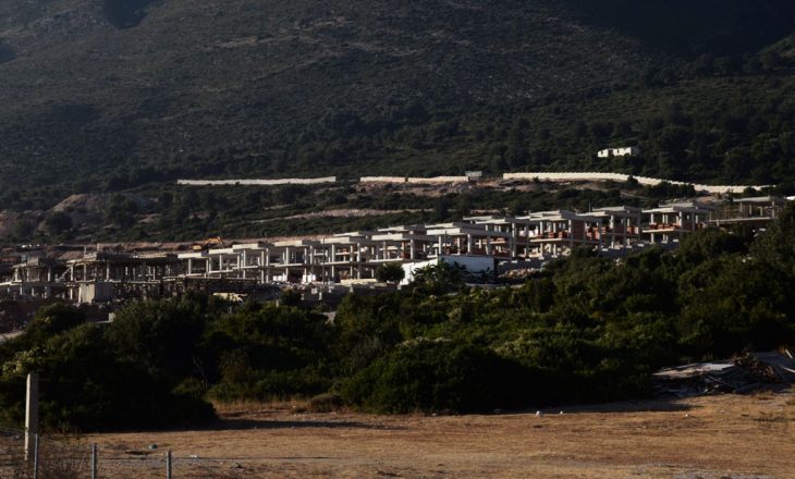 Qeveria shqiptare jep leje për resorte turistike në prona të grabitura