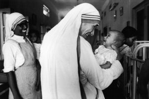 INDIA - CIRCA 1981: Mother Teresa in Calcutta, India in 1981. (Photo by Francois LE DIASCORN/Gamma-Rapho via Getty Images)