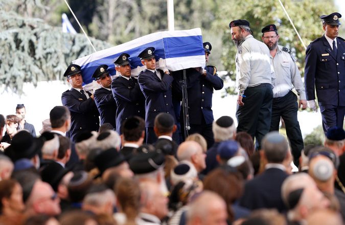 Varroset ish-presidenti izraelit Shimon Peres