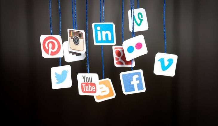 Të rinjtë përdorin rrjetet sociale për t’u informuar