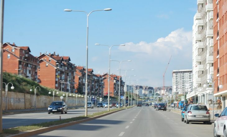 Një person bie nga ndërtesa në lagjen “Mati 1″ në Prishtinë