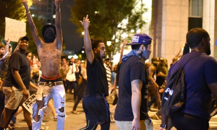 Policia në Sharlotë e ka publikuar videon e qitjes fatale me armë