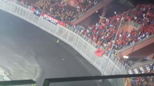 Përplasja mes tifozëve shqiptarë dhe maqedonas