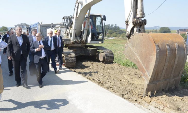 Fillon zgjerimi i rrugës Podujevë-Prishtinë