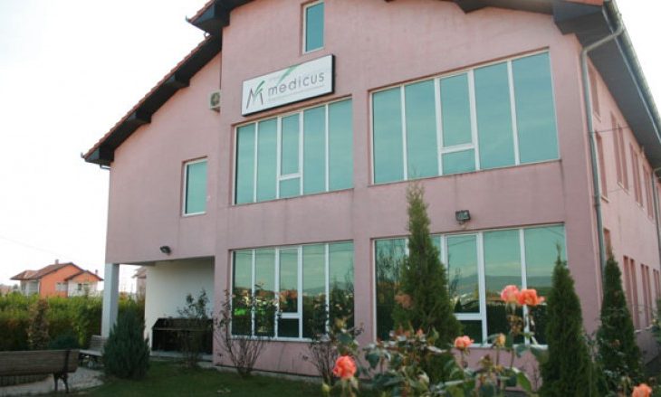 Dëshmia e Shaip Mujës rreth licencimit të klinikës “Medicus”, ku u kryen transplante ilegale të veshkave
