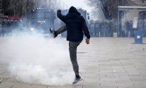 2016-01-09t171111z_1_lynxnpec080ge_rtroptp_4_kosovo-fire