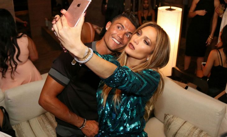 JLo “i dhuron” kushërirës Ronaldon