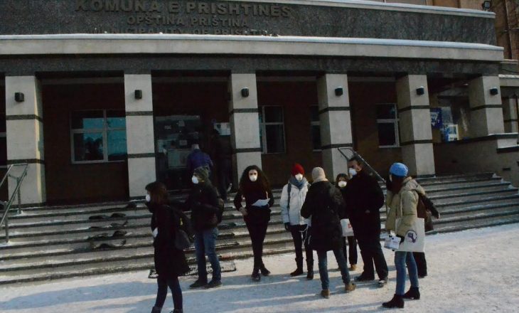 Maska dhe pamflete kundër ndotjes së ajrit