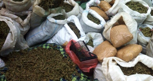Arrestohen 4 policë pasi nuk skanuan kamionin me 8 tonë kanabis