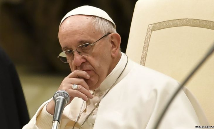 Papa Françesku mund ta lejojë martesën e priftërinjve