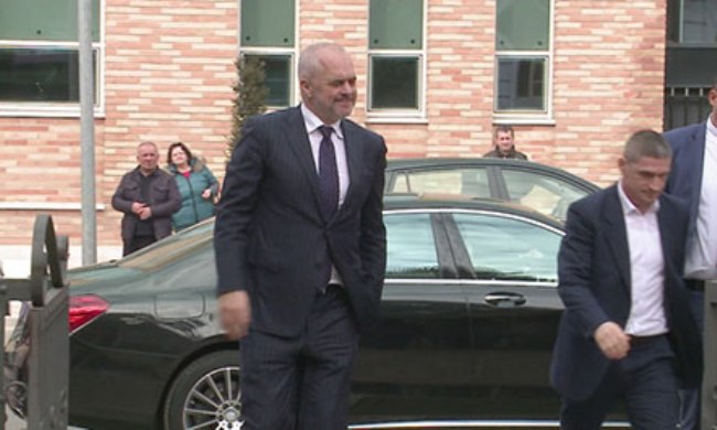 Edi Rama pritet t’i shkarkojë katër ministra