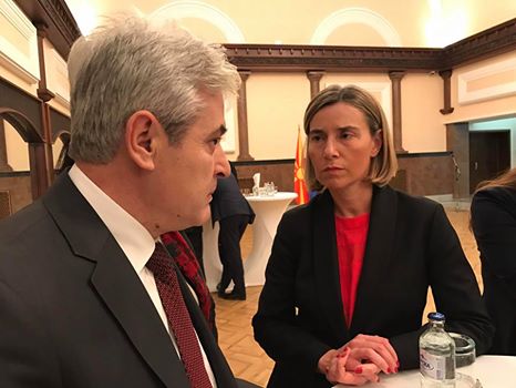 Ali Ahmeti njofton Mogherinin rreth krizës në Maqedoni