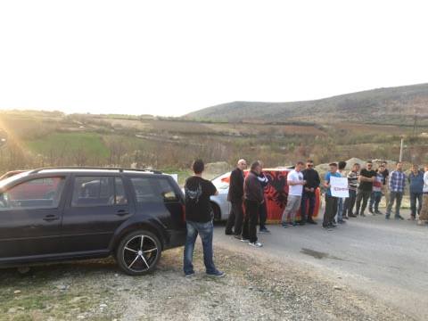 Banorët e Rahovecit ndalojnë deputetët serbë të bëjnë fushatë