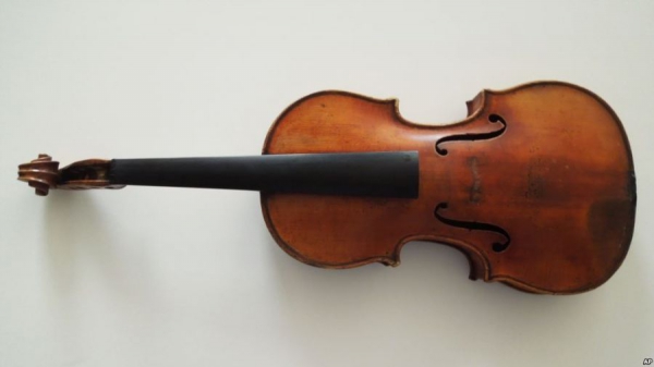 Një Stradivari e famshme rikthehet në skenë