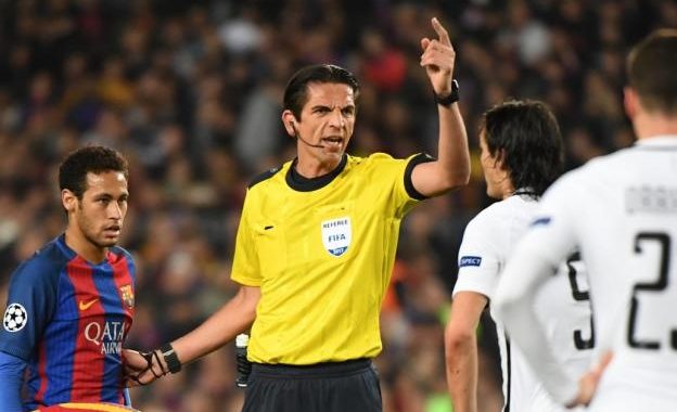 Gjyqtari i ndeshjes Barca-PSG nuk pezullohet, thotë UEFA