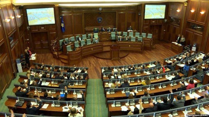 Deputetët paguhen sa pesë paga mesatare